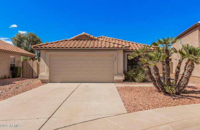 1028 W BUTLER Court Gallery 1