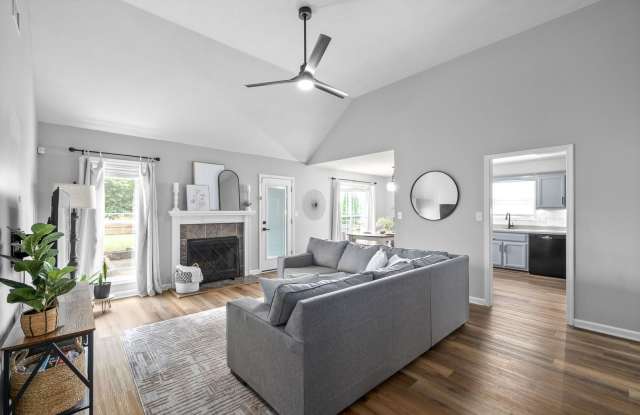 Gorgeous 3 Bedroom 2.5 Bath Pet Friendly Home For Rent!!! Gallery 1