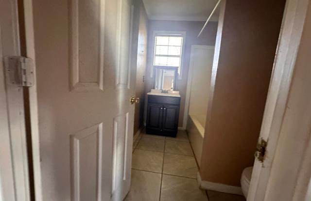 Spacious 3/2 available now! photos photos