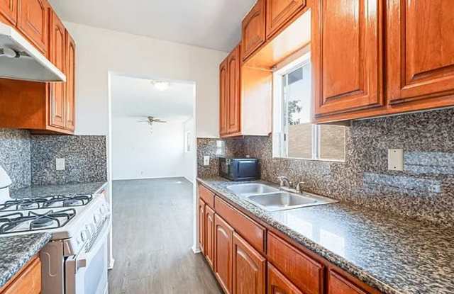 333 W 61st St Apt 3 Gallery 4