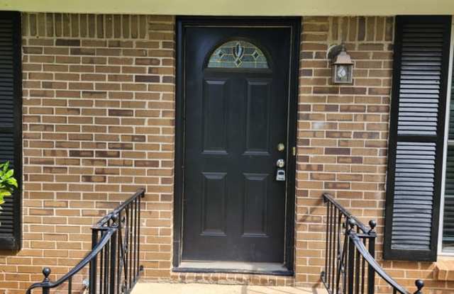 829 East Glochester Place Northwest Gallery 2