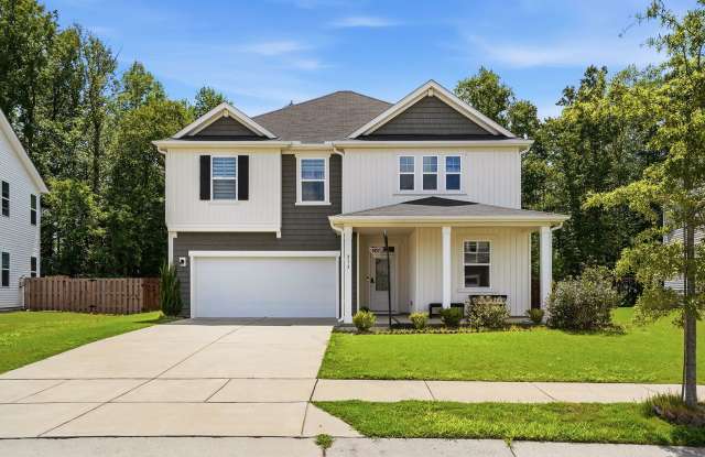 AVAILABLE NOW!  BEAUTIFUL HOME AWAITS YOU! Gallery 1