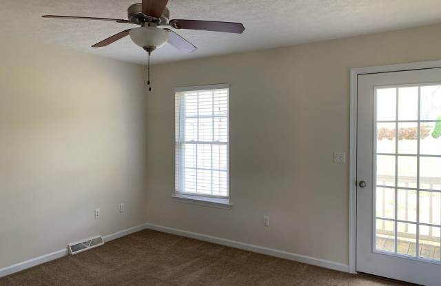 Three Level Townhome off Wards Road Gallery 4