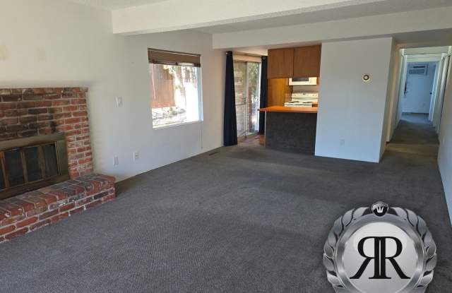 2 Bedroom, 1 Bath duplex, Close to 40th  Summitview photos photos