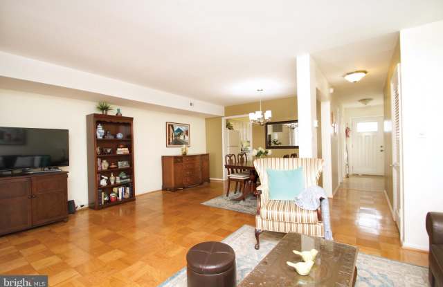 886 AZALEA Drive Gallery 4