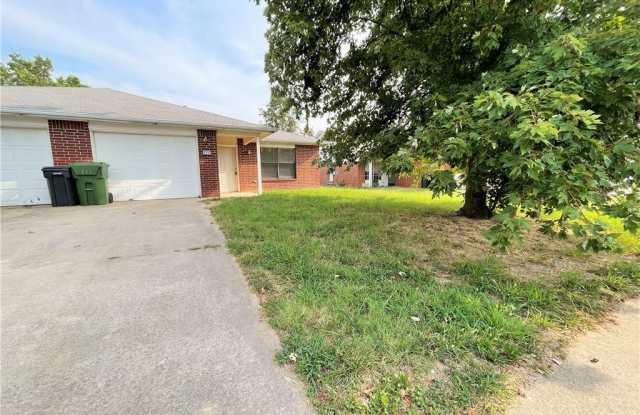2217  W Roselawn  ST - 2217 West Roselawn Street, Rogers, AR 72756