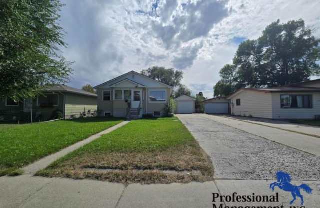 1106 1/2 Alderson Ave photos photos