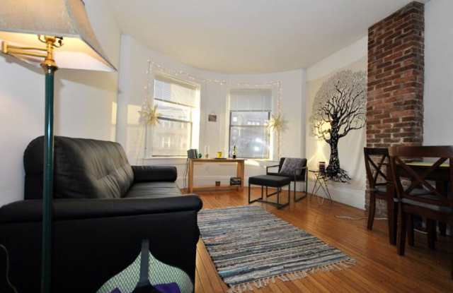 Mission Hill 4 Bed – Renovated – Laundry in Unit – No Fee – 9/1 - 878 Huntington Avenue, Boston, MA 02130
