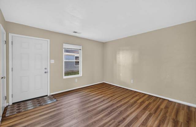 2 Bedrooms and Minutes From Town Center Gallery 4
