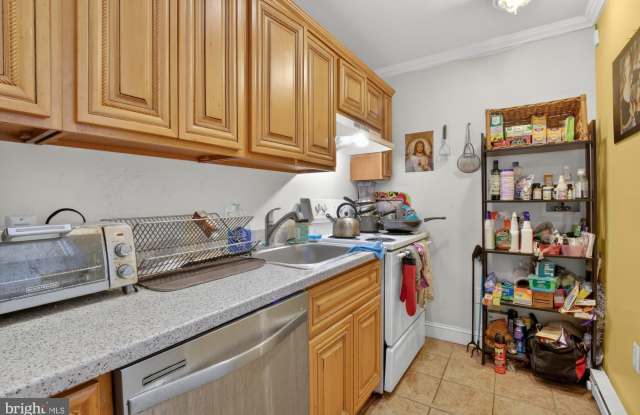 2026 RIDGE Avenue unit: 6 photos photos