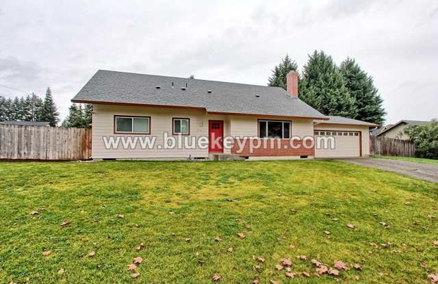 5 Bed, 3 Bath Home in Orchards with Primary Bedroom on Main - 10712 Northeast 96th Street, Five Corners, WA 98662