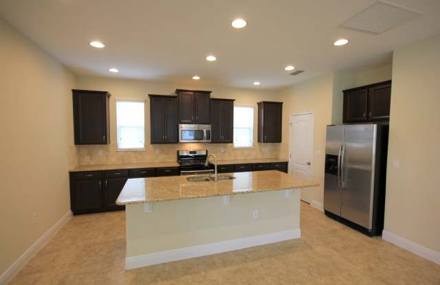 7912 Hampton Lake Dr Gallery 3