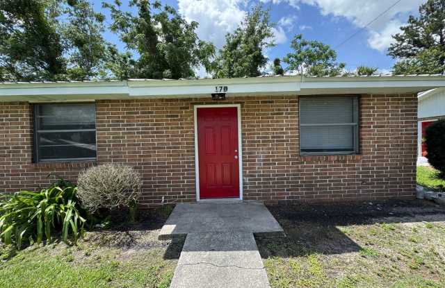 Newly Renovated 2 Bedroom Brick Apartment near Downtown Live Oak ($500 Move in Special!) photos photos Newly Renovated 2 Bedroom Brick Apartment near Downtown Live Oak ($500 Move in Special!) photos photos