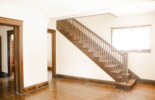 4 Bedroom and 1.5 Bathroom house! Gallery 3