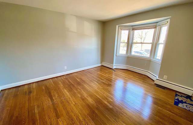 Charming 3 Bedroom/2 Bathroom Townhome with In-Unit Laundry in Ramblewood, MD! Gallery 4
