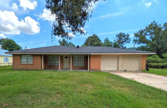 ** MOVE-IN Special! $300 off first month Rent** - 2430 Granger, Bridge City, TX 77611 - 2430 Granger Drive, Bridge City, TX 77611