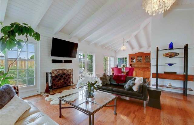 2351 Mesa Drive Gallery 4