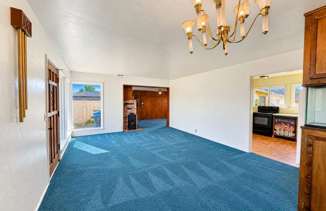 Charming 2-Bedroom Home with Spacious Sunroom, Large Backyard & Detached 2-Car Garage! Gallery 4