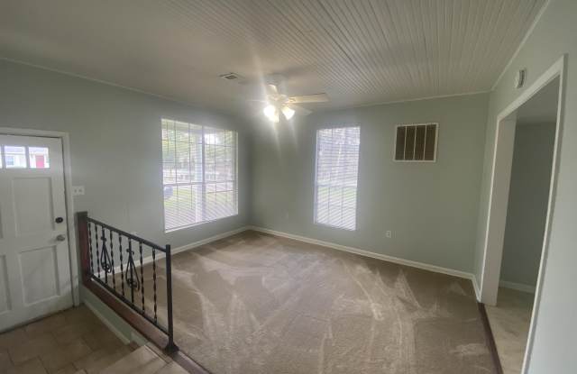 1535 Coombs Drive Gallery 3