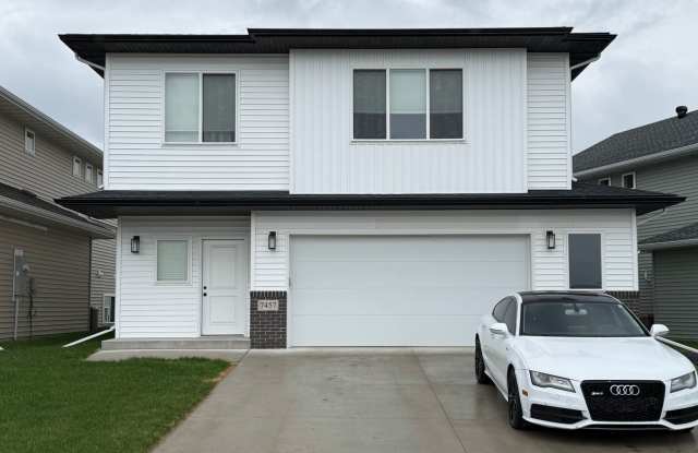 4-bedroom, 3-bathroom South Fargo Single-Family Home w/ 2 Stall Garage photos photos