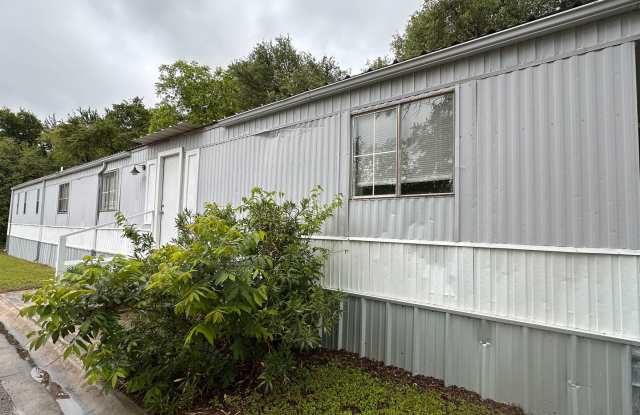 Updated 3 bed 2 bath mobile home Gallery 2
