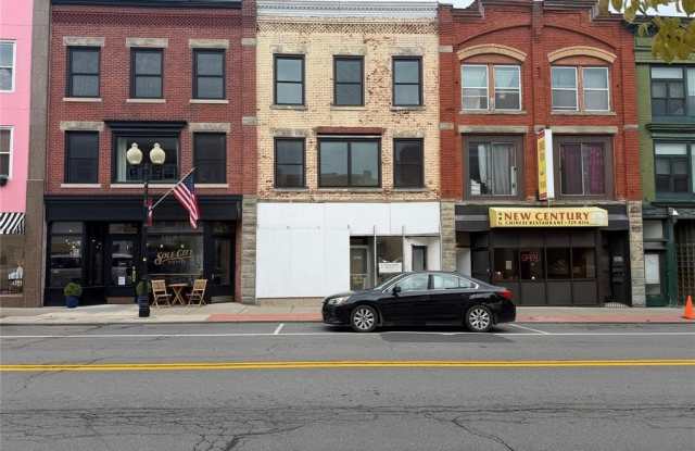 252 Main Street Gallery 1