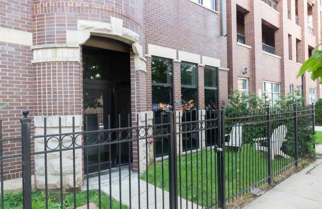 521 North RACINE Avenue Gallery 2