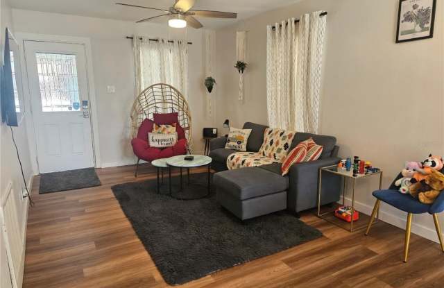 2015 OAKWOOD Avenue Gallery 4
