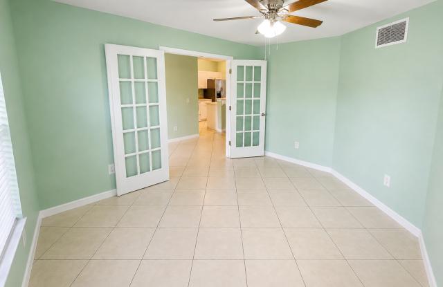 SPACIOUS 3Bd / 2 Ba SINGLE FAMILY HOUSE AVAILABLE Gallery 4