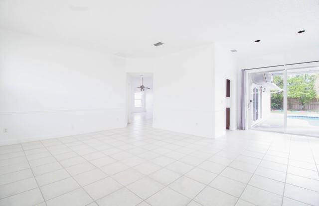 2782  Picadilly Circle Gallery 3