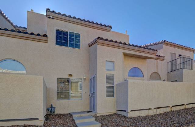 Townhouse with 2 Bedroom, 2 Bath and a 2 Car Garage! photos photos