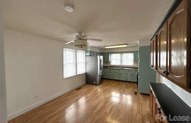 3628 Brooks Lane Gallery 4