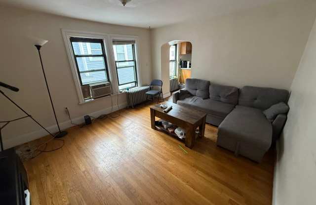 Great 5Br/2Bth apartment. Walk to Green Line, only few stops to BU! photos photos