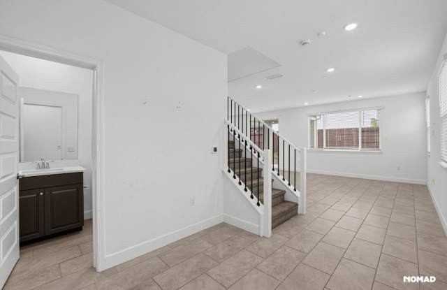 Charming 4BR House in Roseville Gallery 3