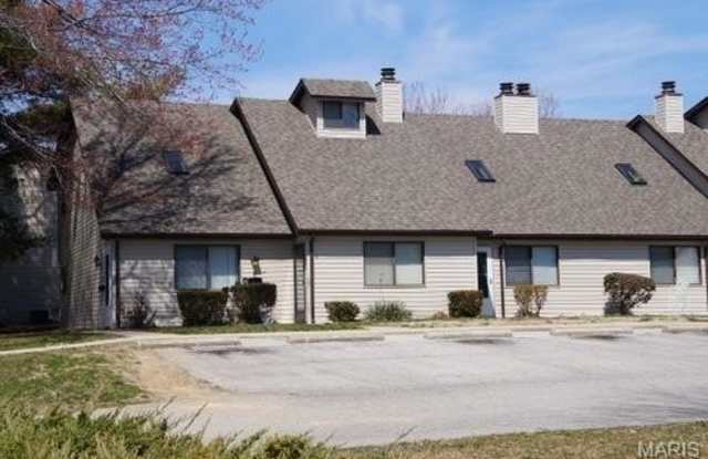 826 WHITE OAK Drive Gallery 1