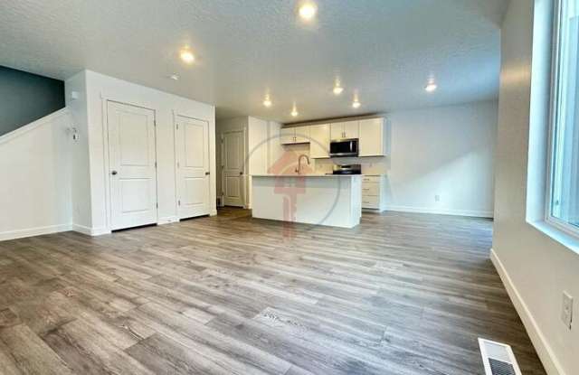 650 West Banner Drive Gallery 3