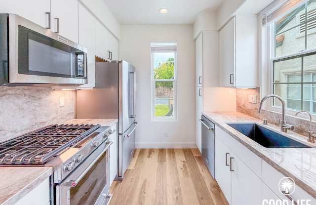 SD: Bright 1BD/1BA Condo in Carmel Valley with Pool, Private Balcony & In-Unit Laundry photos photos