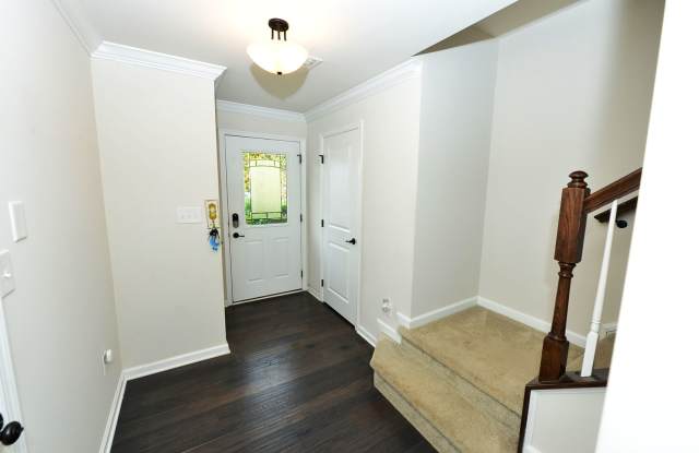 Newer Build just a few miles from Oceanfront! Gallery 4