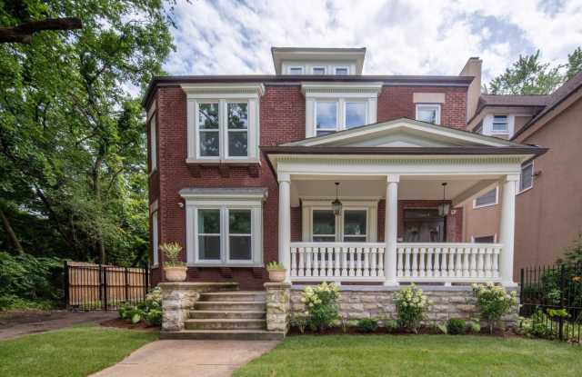 1025 E 48th Street photos photos