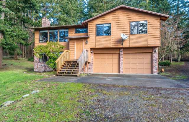 Large Private Rural Home Just West of Downtown Oak Harbor on 5 acres photos photos