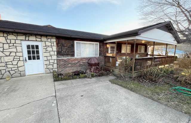 Spacious single family home with fenced back yard photos photos