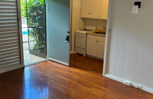 Refreshed Ground-Floor 1-Bedroom Near Diamond Head and Waikiki Gallery 3