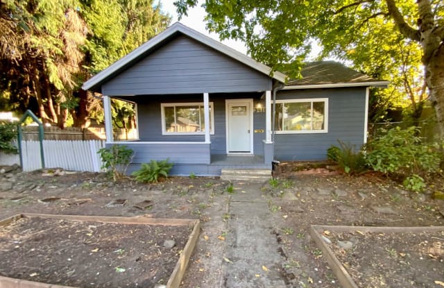 3916 SE Harrison Street - 3916 Southeast Harrison Street, Milwaukie, OR 97222