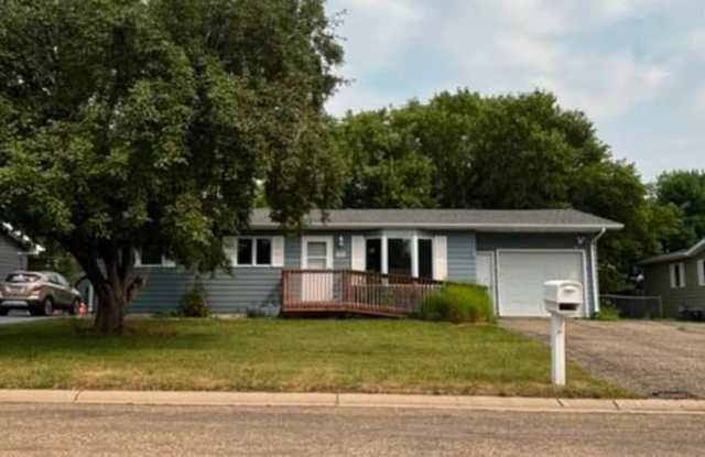 310 3rd St. NE photos photos