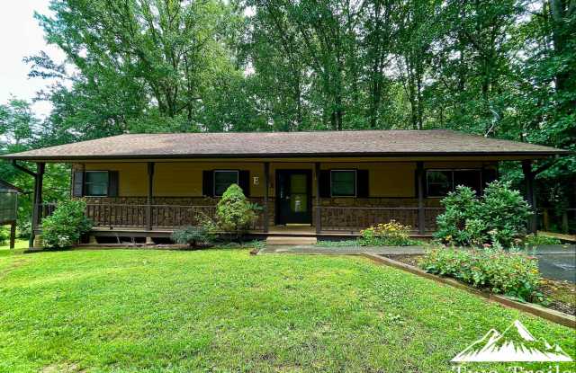 SECLUDED WOODLAND RETREAT IN ETOWAH photos photos SECLUDED WOODLAND RETREAT IN ETOWAH photos photos