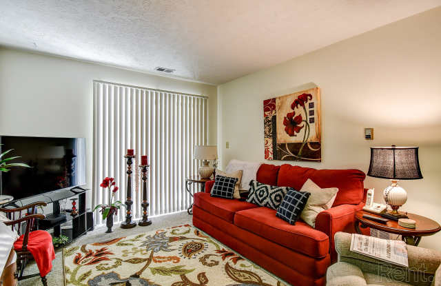 Hickory Knoll Apartments - Affordable Housing Gallery 4