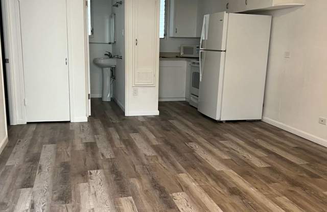 Kinau Ward Makiki Centrally Located 2 Bedroom 1 Bathroom Condominium - 1220 Ward Avenue, Honolulu, HI 96813