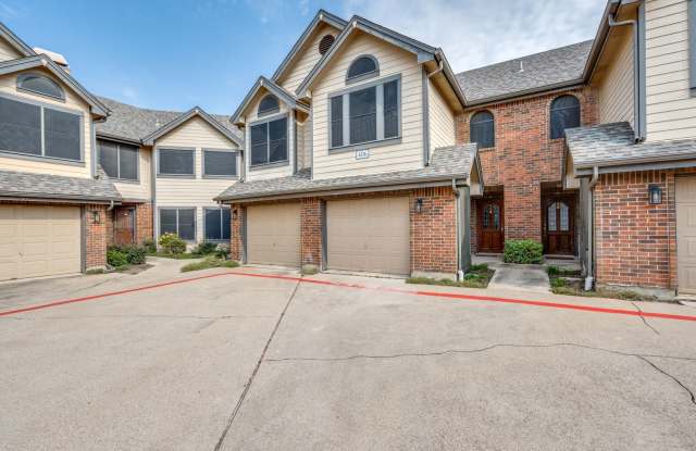 Move-in ready Townhome in Irving! Updated! - 406 Santa Fe Trail, Irving, TX 75063