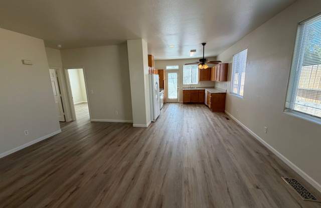 Northwest 3 bedroom, 2 bathroom home available now! Gallery 4