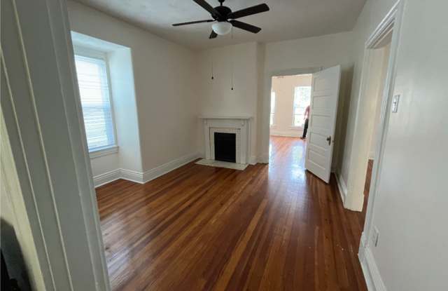 1938 Deerwood Avenue Gallery 1